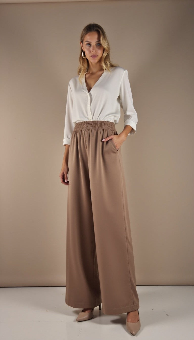 La modelo mide 1.70 m, pesa 68 Kg y usa talla M