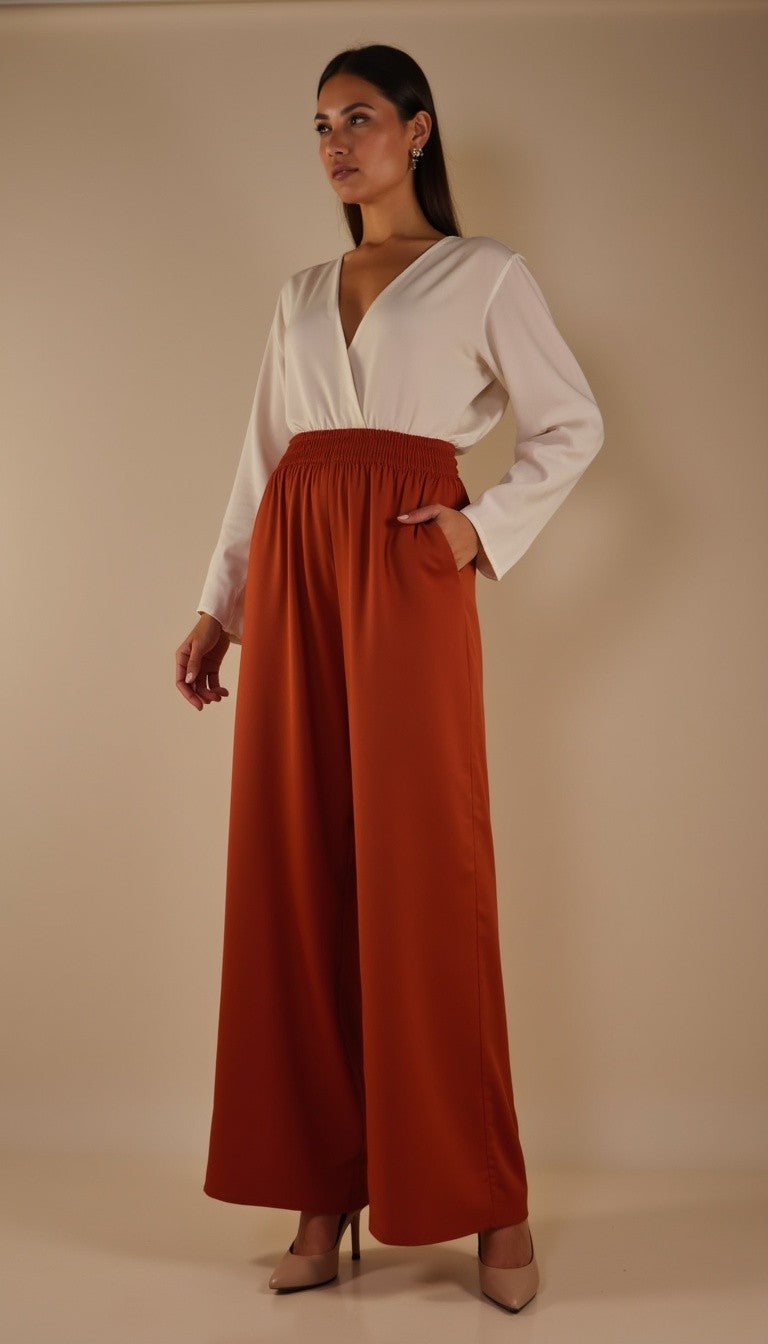 La modelo mide 1.69 m, pesa 67 Kg y usa talla M