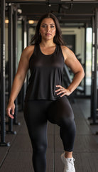 La mujer mide 1.68m, pesa 75 Kg y usa talla L-XL